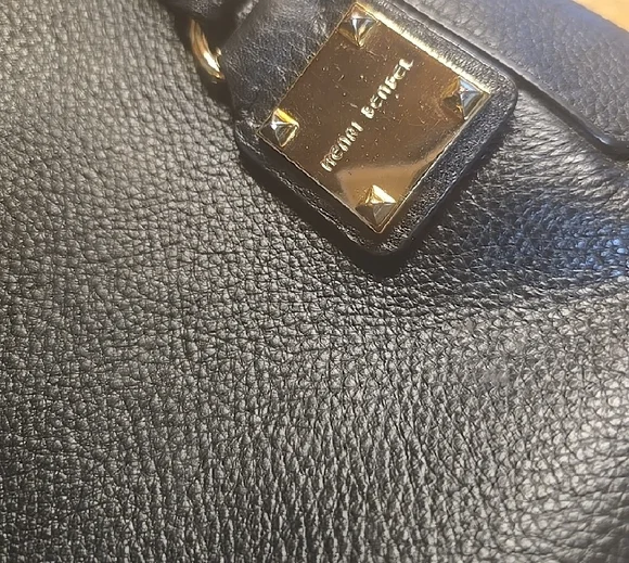 Henri Bendel Black Leather Crossbody Bag with Gold Chain - Picture 2 of 12